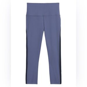 Athleta Horizon Scallop Capri leggings in the color Stormy Sky Size M